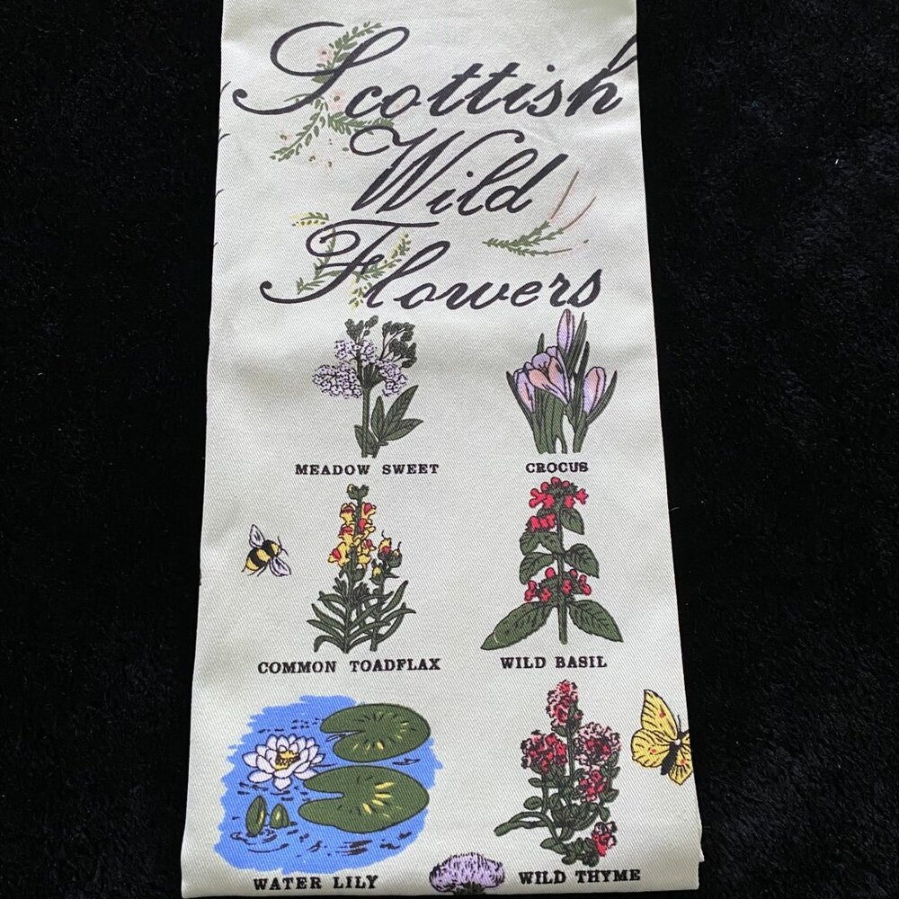 NWT Scottish Wild Flowers Tea Towel Light Green